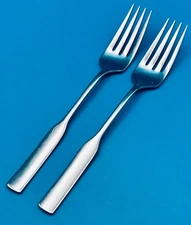 2 Oneida ANTARES Glossy Dinner Forks 7 1/4" Stainless Flatware Deluxe Silverware