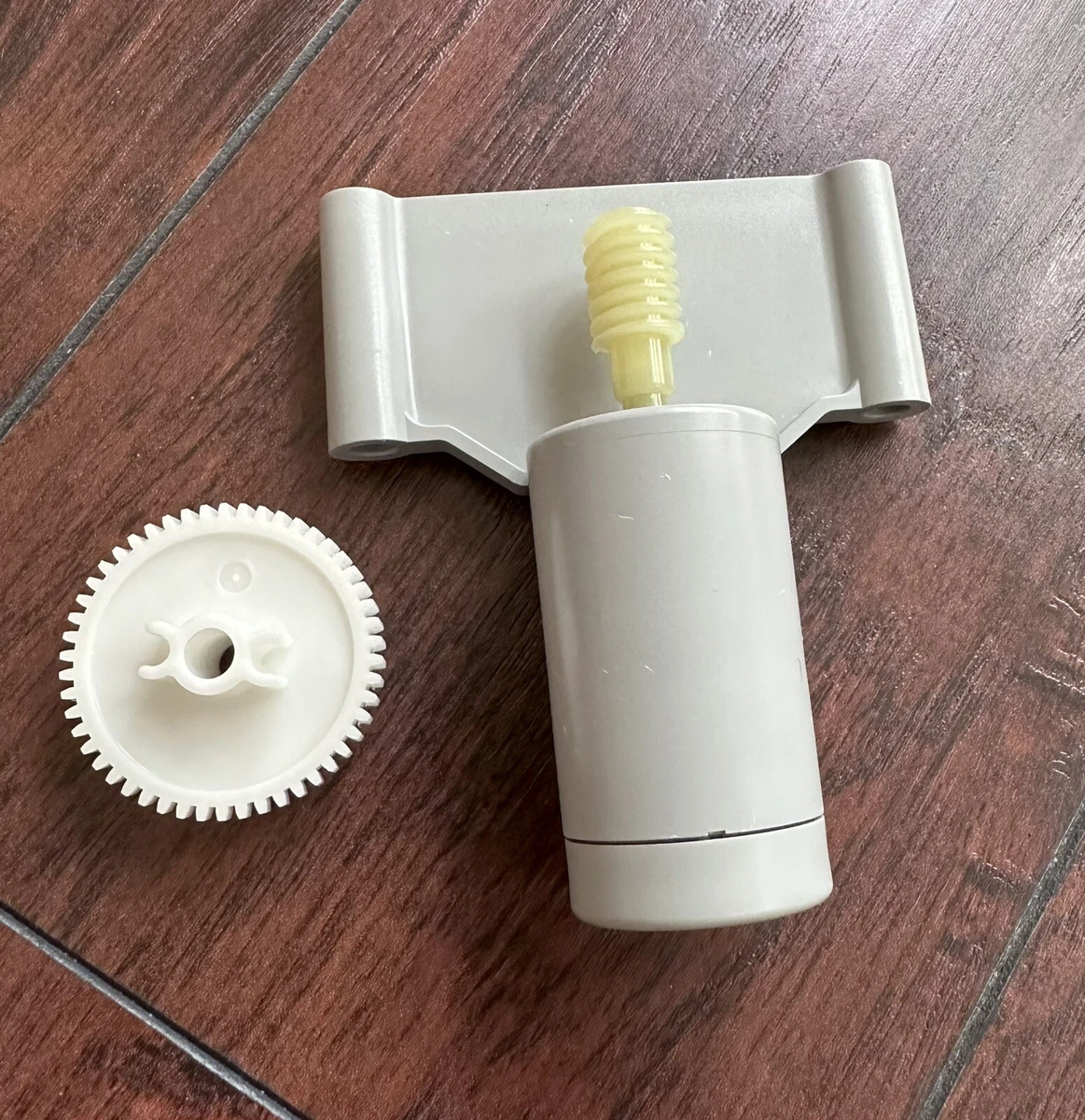 KNEX MOTOR 12V Classic Sized w White Worm Gear Piece From 80011 Pack K Nex part