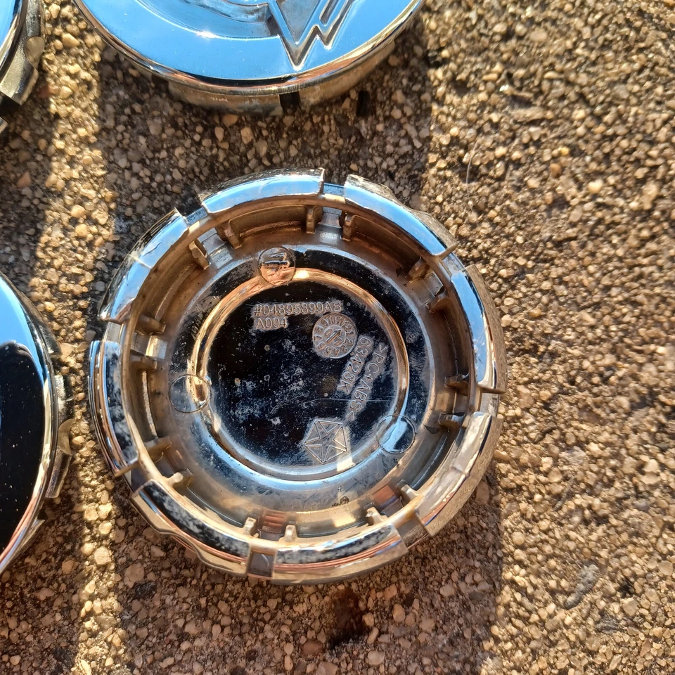 Tampa central Chrysler PT Cruiser Pacifica Aspen conjunto de 4, 1999-2010 p/n 04782867AA - Imagem 3 de 3