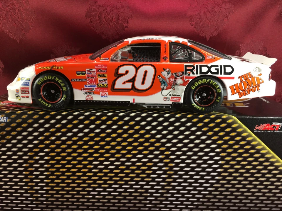 TONY STEWART #20 Coca Cola Polar Bear 2001 RCCA 1/24 Elite 1/64 Car Diecast SET - Image 3 of 4