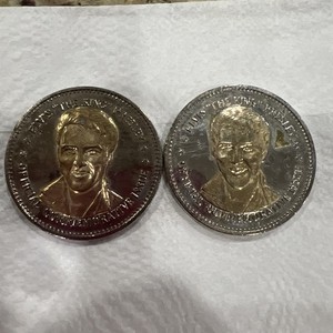 ELVIS PRESLEY DOUBLE EAGLE GOLD & SILVER TONE MEDAL "THE KING"