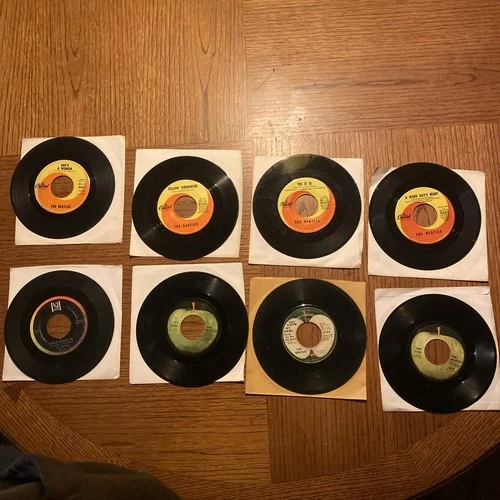 THE BEATLES lot of 8 Vintage 45 RPM. Capitol, Veejay records +