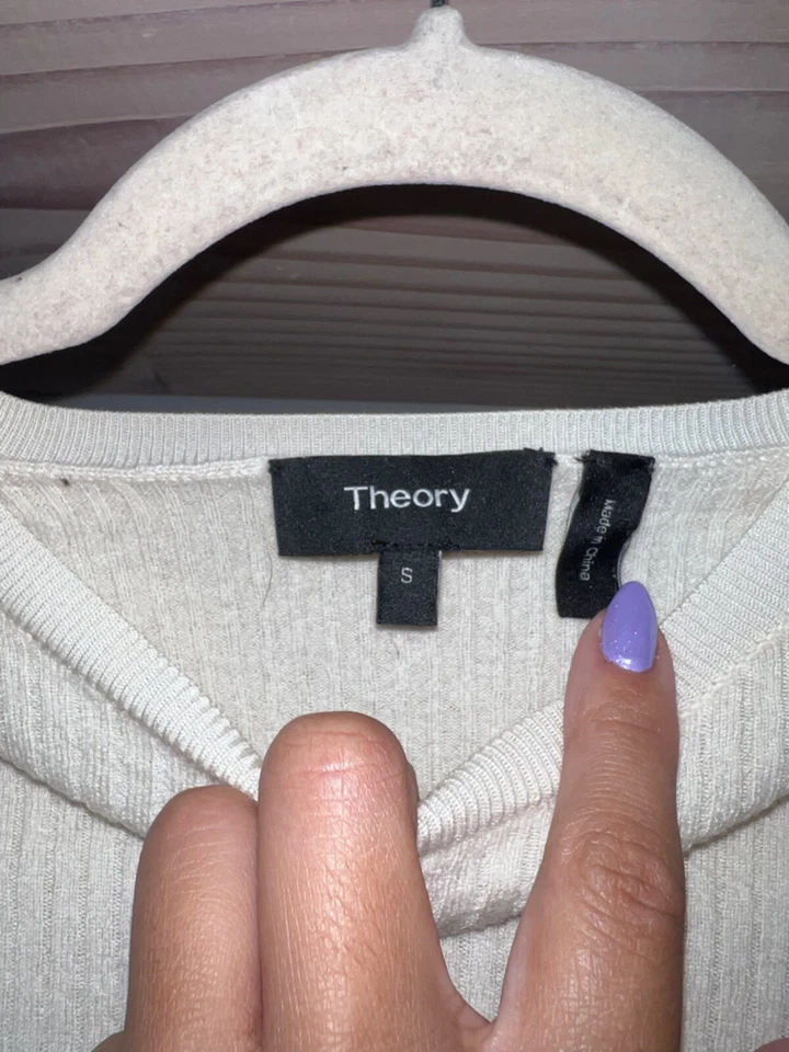 Blusa Theory Lana Merino Marfil Manga Larga Acanalada Talla Pequeña Foto 4 de 4