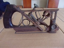 vintage plow plane,no trademarks or numbers,so unknown maker to me