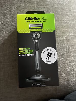 Gillette Labs Herrenrasierer mit Peelingstab, inklusive Premium Magnetständer