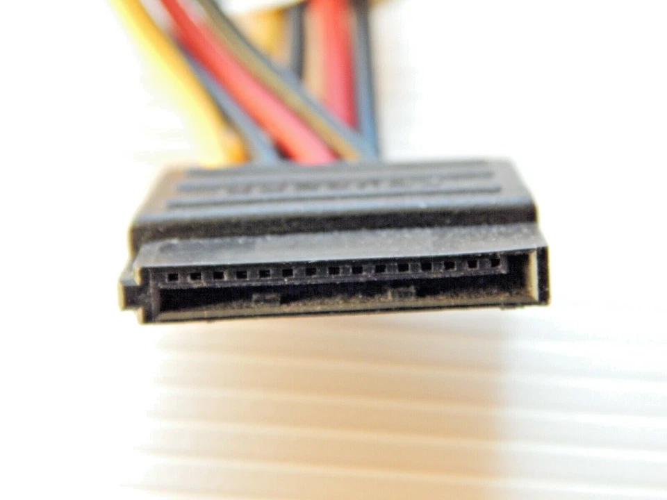 Dell Splitter Cable SATA Y Power Connector Male SATA to 2 x Female SATA 0N701D - Image 4 of 4