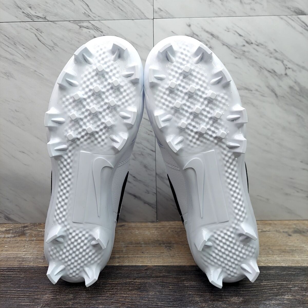 Air Jordan 1 Retro MCS White Black Baseball Cleats AV5354 Air Jordan 1 Retro MCS White Black Baseball Cleats AV5354