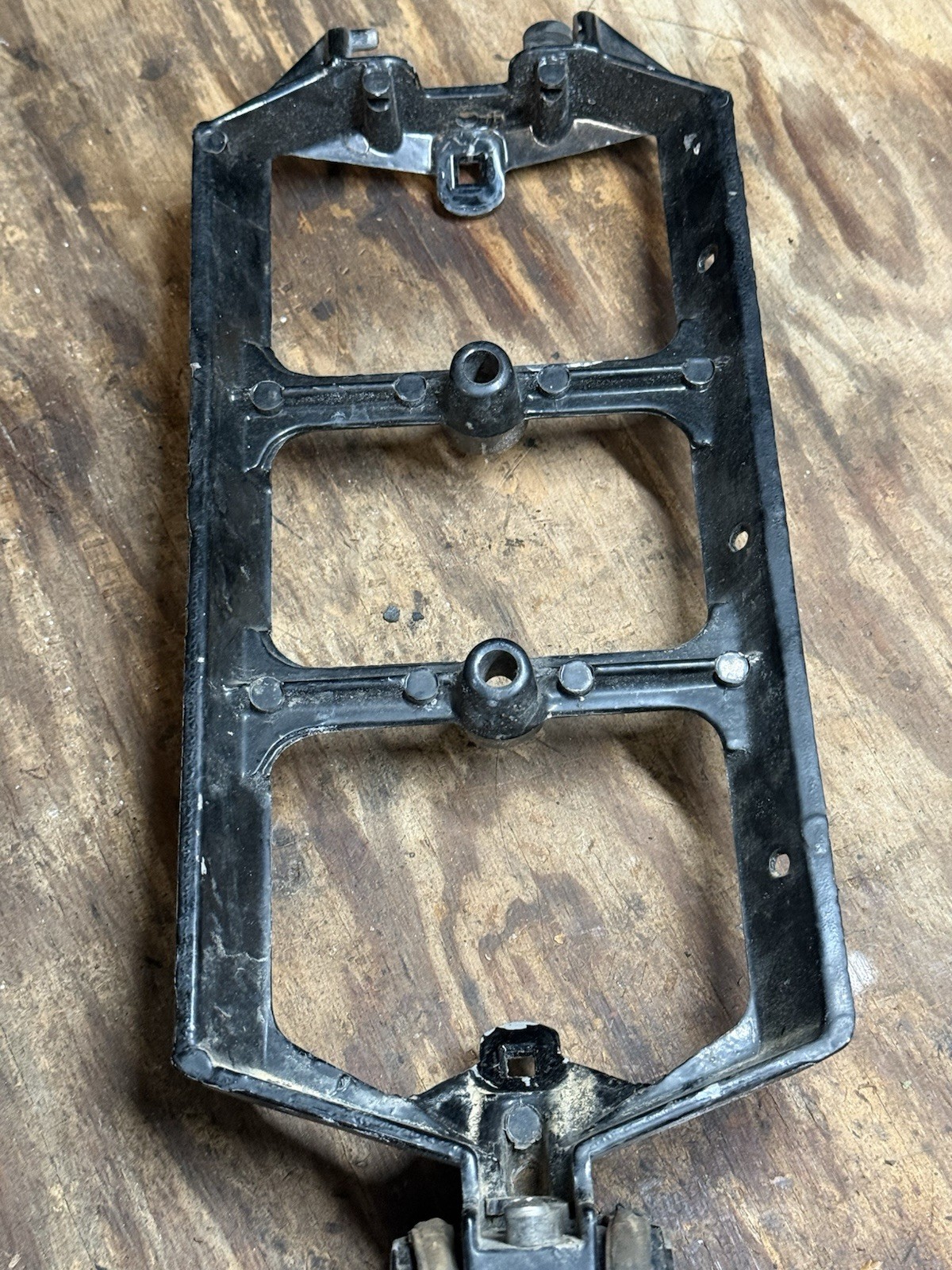 Mercury 74211 74510A2 69555 Rear Cowling Support Bracket 70hp 65hp 650 50hp 3cyl