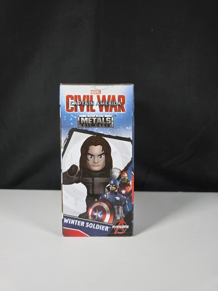 Boneco de ação Soldado Invernal M49 Metals Die Cast Capitão América Guerra Civil - Imagem 4 de 4