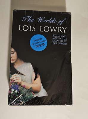 The Worlds of Lois Lowry Box Set Giver/Gathering Blue/Messenger + Map Brand New