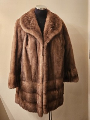 Mink Royal Furs Women's Brown Fur Coat Sz Large Pockets Hook & Eye Clasp Soft