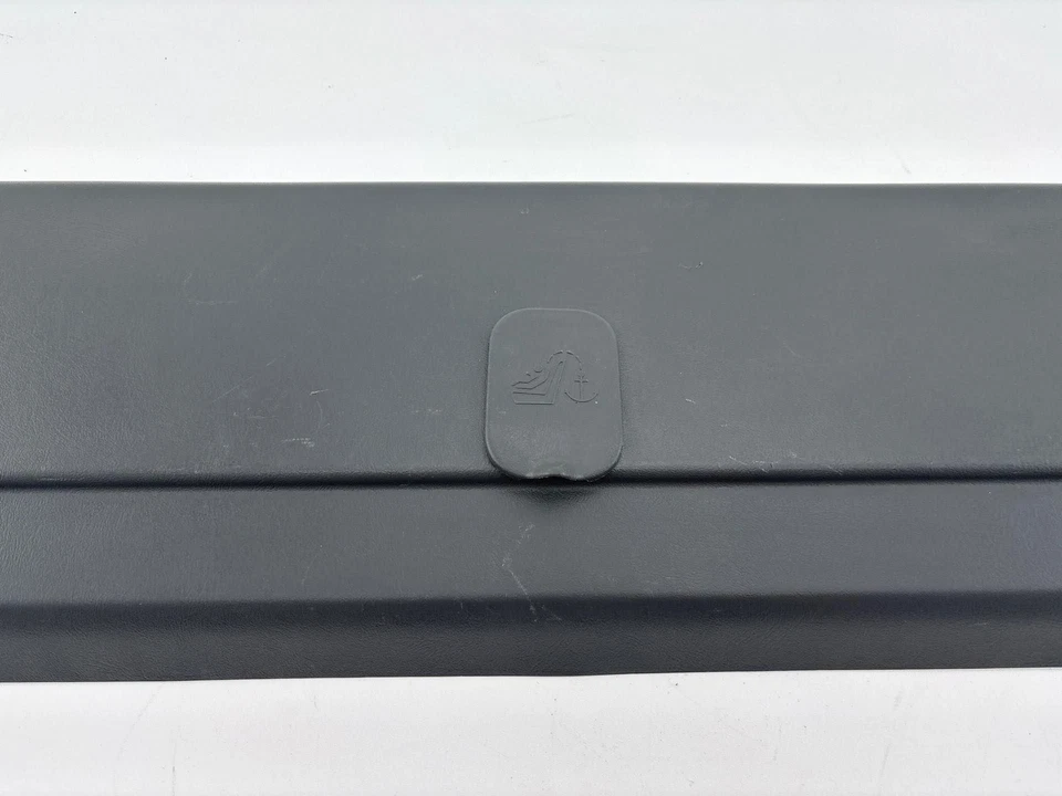 01-07 Chevy Silverado / GMC Sierra vidrio trasero revelación moldura OEM 10371626 Foto 3 de 4