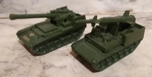 2 Vntg 1974 HOT WHEELS US Military Vehicles - Rocket Launcher & Howitzer Tank