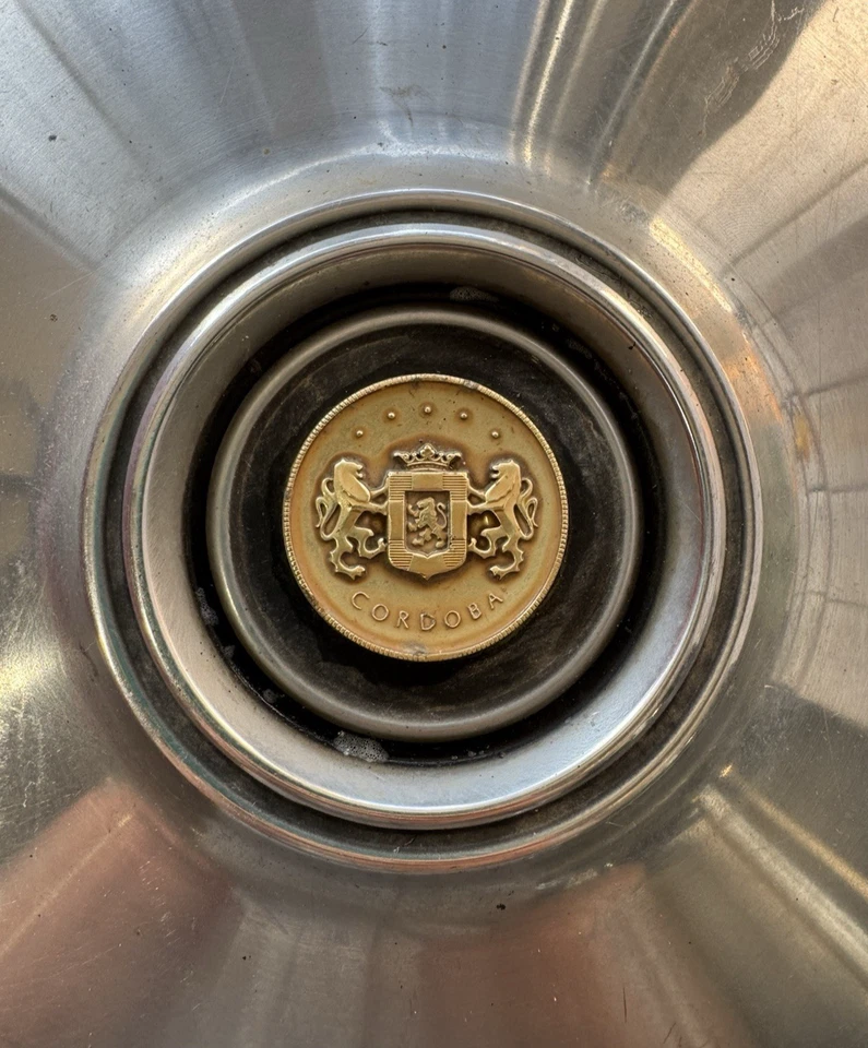 CHRYSLER CORDOBA 1975-1979 15" CUBIERTA DE RUEDA HUCAP ORIGINAL FABRICANTE ORIGINAL PIEZA MOPAR VINTAGE Foto 3 de 4