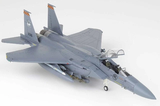 HA4563 Hobby Master F-15SG Strike Eagle 1/72 Model #8316 RSAF 142nd Sqn Gryphon - Image 2 of 2