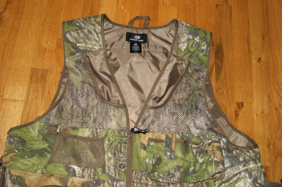 Mossy Oak Turkey Hunting Padded Vest Size XL (46-48) - Image 3 of 4