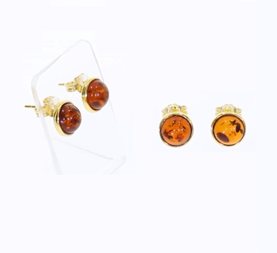 Boucles d'oreilles ambre jaune contre le teint terne avec puces rondes 8mm