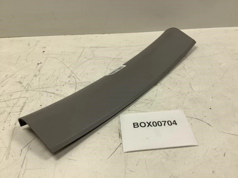 Honda Insight 2010 puerta trasera puerta levadiza maletero escotilla adorno medio OEM+ Foto 3 de 4