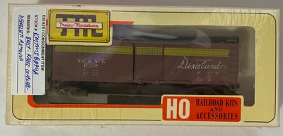 Train Miniature HO Scale Kit #8094 NC&StL Dixieland 40  Wood Sheathed Box Car