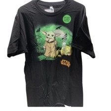 The Mandalorian  The Child Graphic tee Men  s Baby Yoda Star Wars T-shirt Large