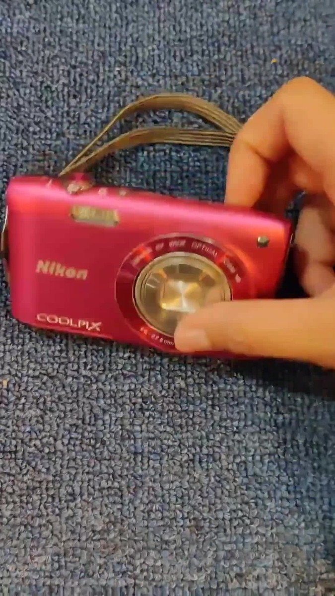 Nikon COOLPIX S3300 Digital Camera 6x Optical Zoom 16.0 MP CCD