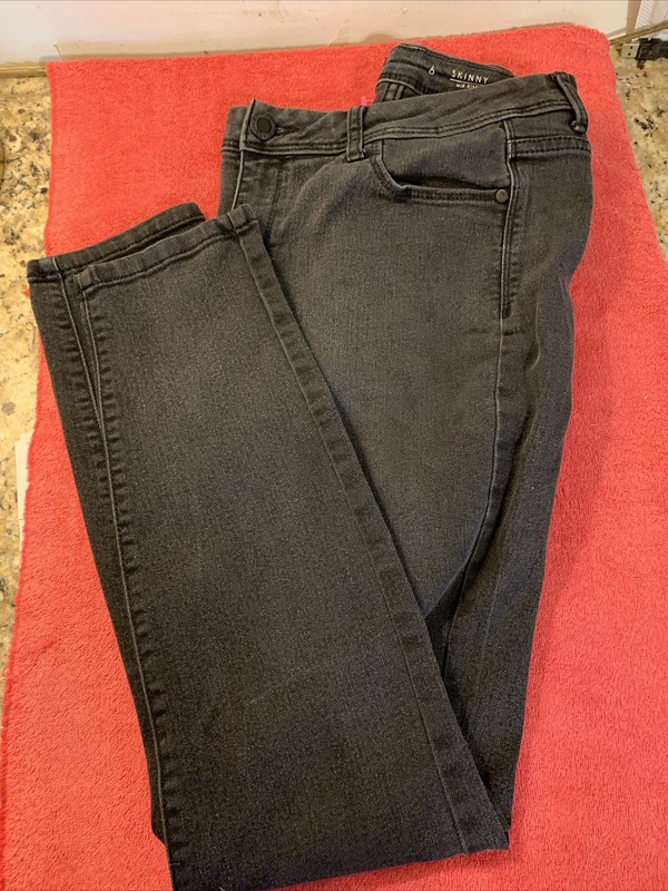 VERA WANG SIMPLY VERA SKINNY WOMEN’s JEANS SIZE 6 STONEWASH BLACK MID-RISE NEW