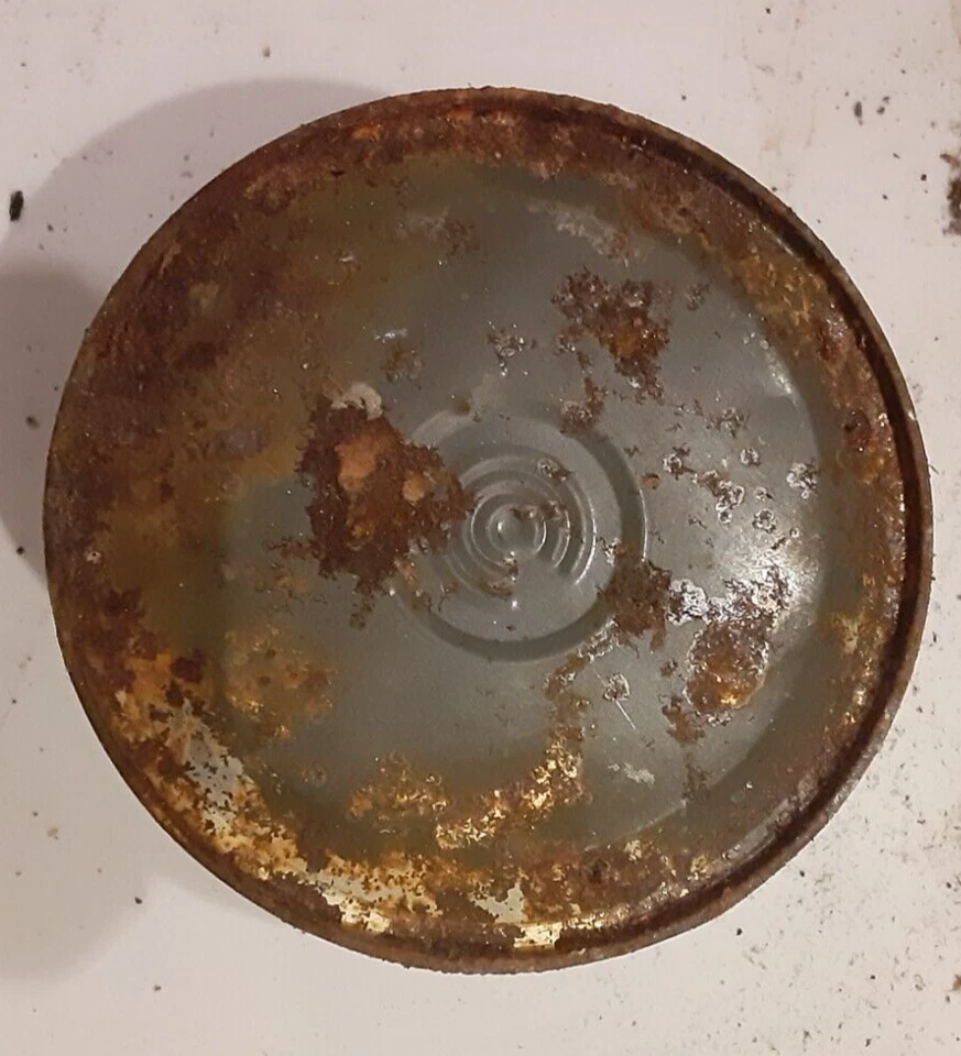 Vtg The Tredennick Paint Mfg. Co. 4-hour enamel Bright Red 50% of 1/3 Qt remain - Image 4 of 4