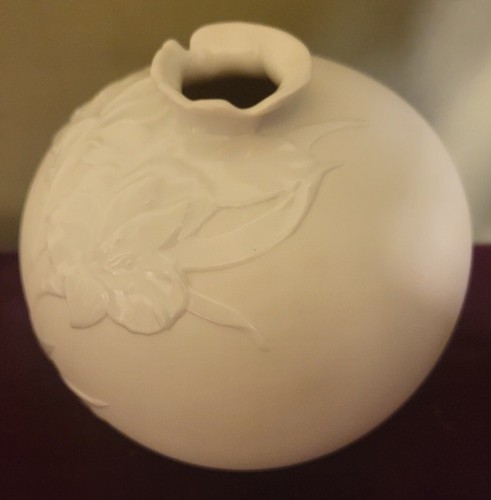 FRANZ Li ZHANG PORCELAIN LILY FLORAL WHITE VASE ๐ฅ๐ฅ - Picture 4 of 12