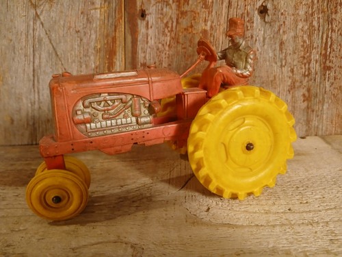 Antico Auburn anni 50 n. Trattore in gomma 572 "Rosso e Giallo" con agricoltore - Foto 2 di 11
