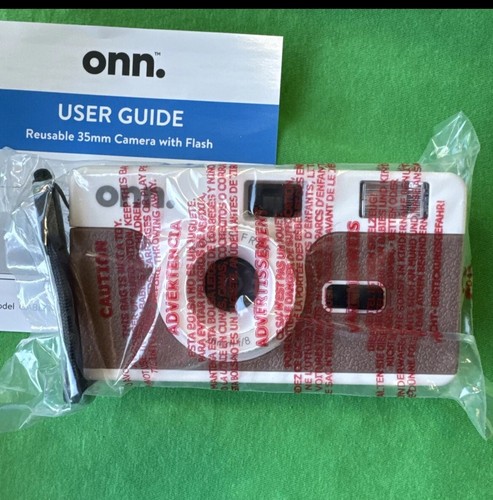 onn. Focus Reusable 35mm Camera with Flash + Film + Battery Included - Picture 3 of 4