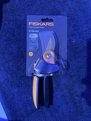 Fiskars X-Series Titanium Blade Power Gear Pruner 3/4'' Cut P552