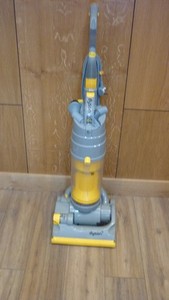 Dyson DC04 std gekuppelt, neuer Motor, B/Bar, Hinterschlauch. 12mm gtee (322)