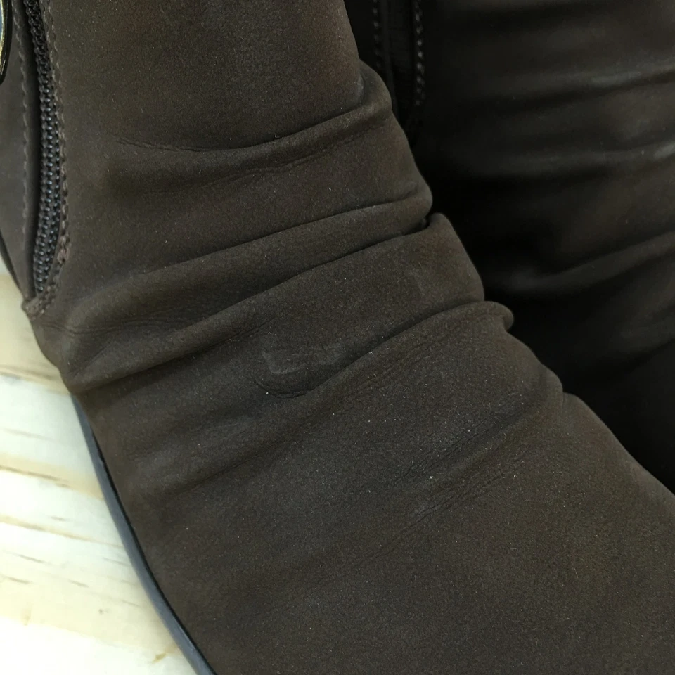 Botas Easy Spirit Feminina 9 Estreitas Aleta Ruched Marrom Couro Sintético Tornozelo Top - Imagem 4 de 4