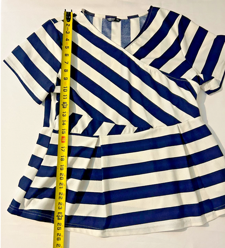 Blusa para mujer Shein Curve azul marino blanco a rayas cuello en V manga corta talla grande 1XL - Imagen 8 de 8