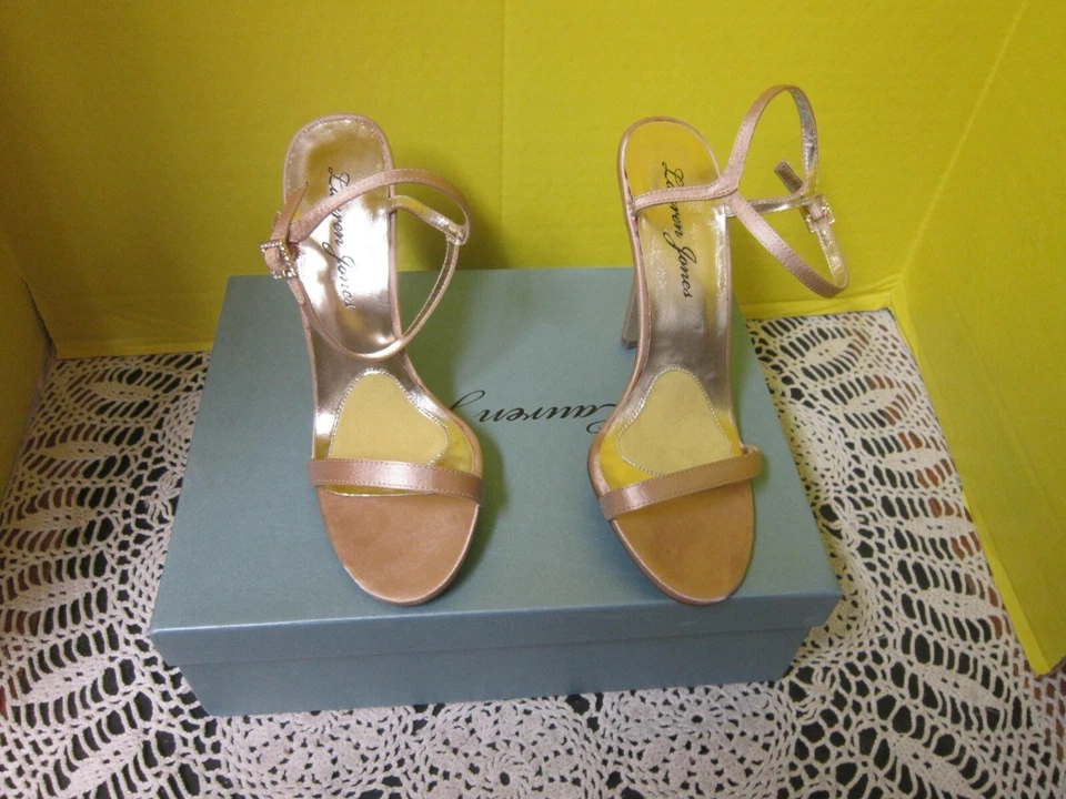 Lauren Jones Franci 女式露趾 D'Orsay 细高跟鞋凉鞋裸缎 8M 全新 — 第 3/4 张图片