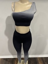 Workout set Size Medium Padded Sports Bra High Rise new Ombre Scrunch Leggings