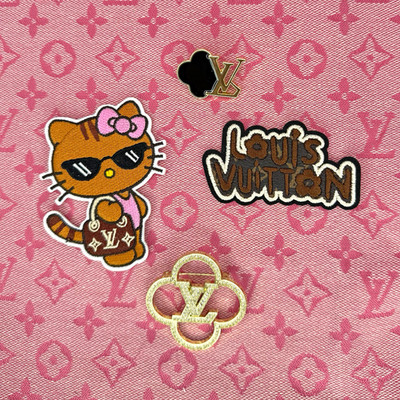 5pc Designer Embroidered Iron-on Patch/ LOGO FABRIC Set Hello Kitty w/ brooches