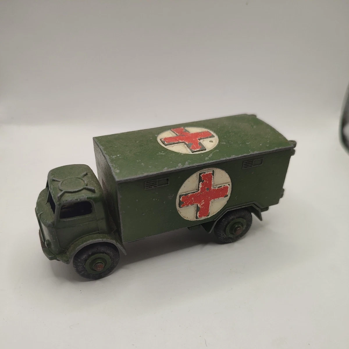 DINKY TOYS D'ORIGINE AMBULANCE MILITAIRE REF 80F 1/43