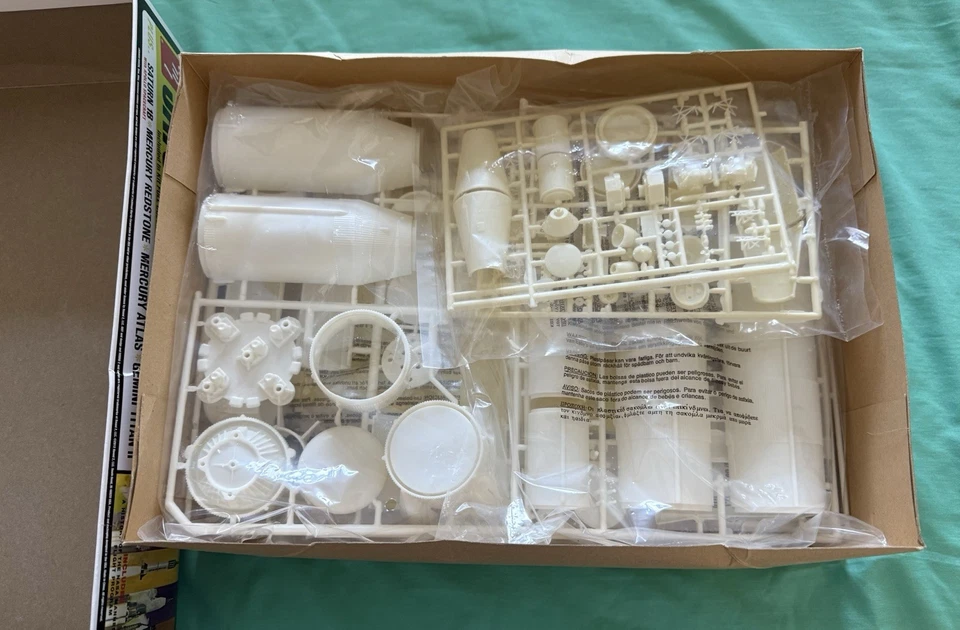 AMT 700L-06 太空人 5 NASA 火箭套装土星 V 阿波罗 1: 200 模型套件  — 第 3/3 张图片