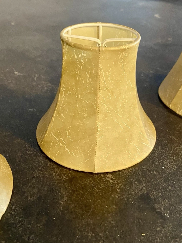 3 mini pantallas de lámpara bronceadas con clip de cuero sintético Foto 3 de 4