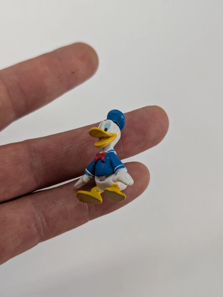 Figuras Miniatura Disney Minnie Mouse y Pato Donald Aprx 1.5" Estilo Polly Pocket Foto 4 de 4