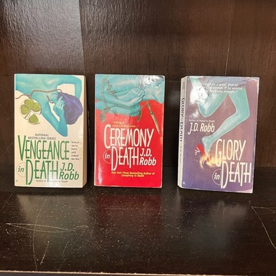 Lot 3 J.D. Robb Nora Roberts~Glory Ceremony Vengeance In Death - Blue Lady PB