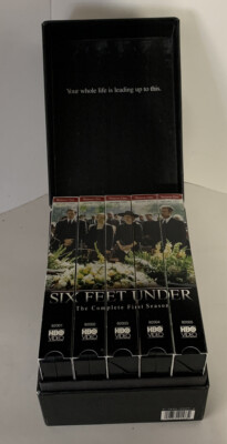 SIX FEET UNDER - The Complete First Season - (VHS TAPES, HBO Video