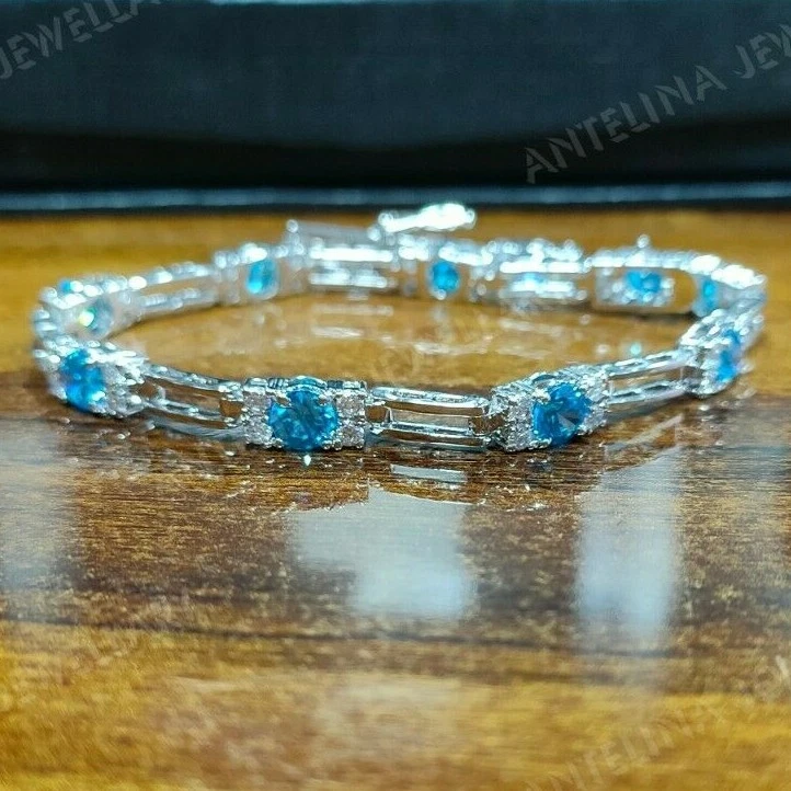 Brazalete Tenis 6 Ct Corte Redondo Topacio Azul Londres y Diamante Acabado Oro Blanco 14k Foto 2 de 4