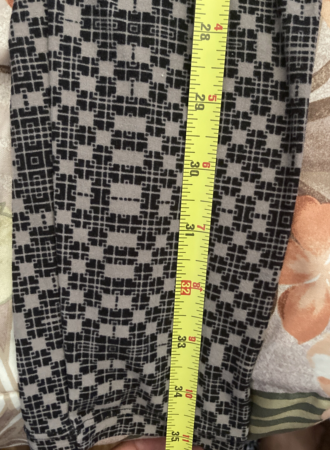 Lularoe Geometric Patterned All Over Leggings Wom… - image 9
