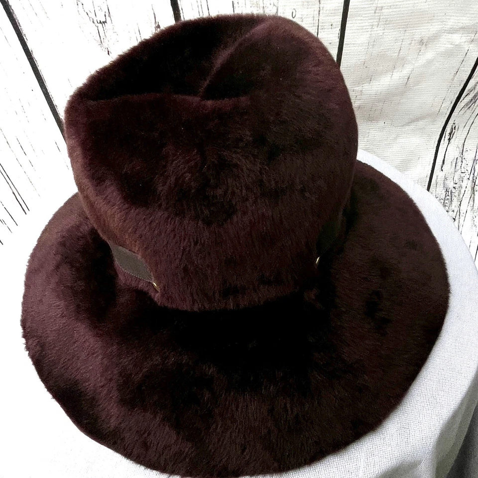 Betmar Cloche 女式帽子巴黎纽约人造毛皮丝带金孔光环爱尔兰 — 第 4/4 张图片