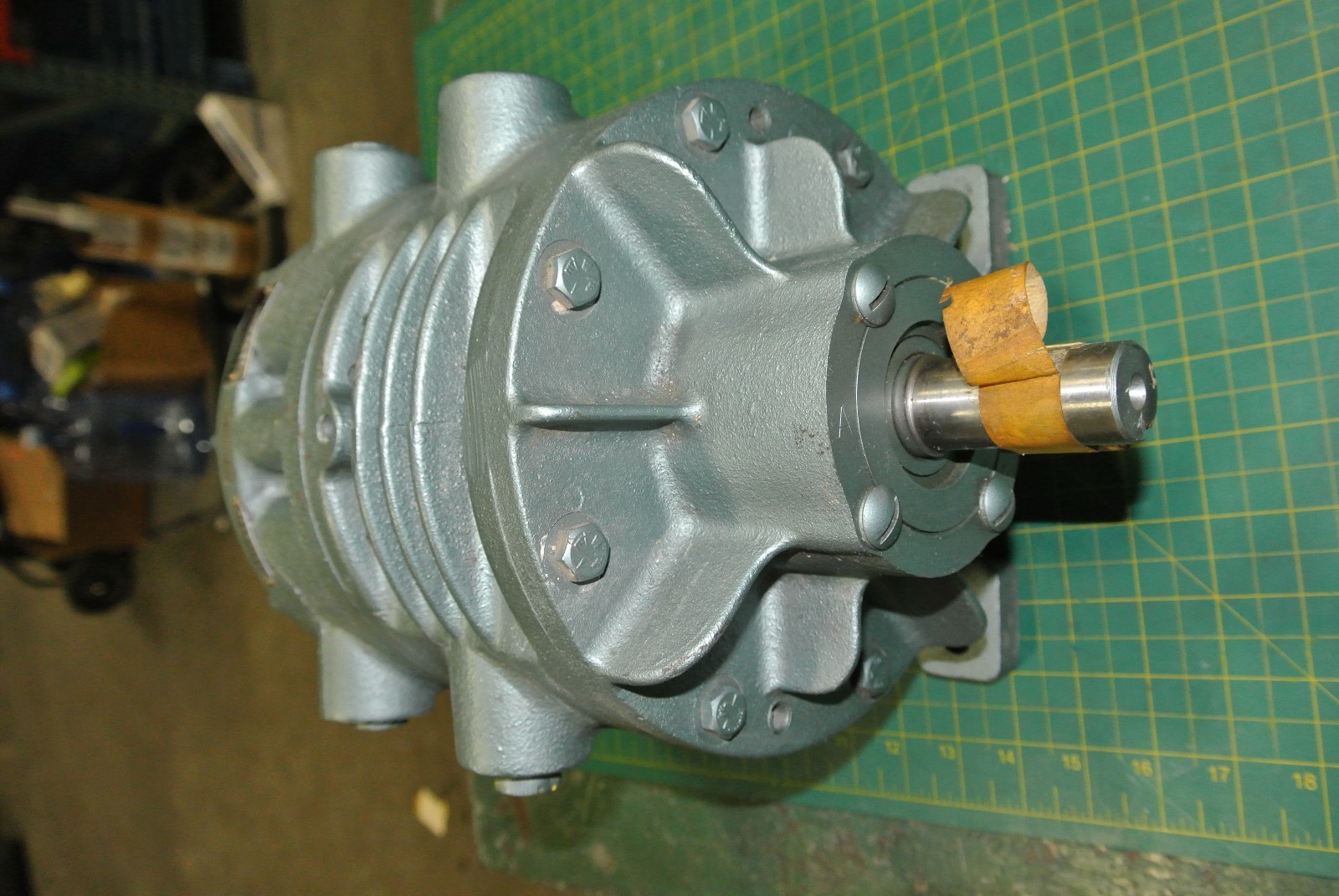 GAST OILLESS VACUUM PUMP 12X2440101 [WHSE02.26A2] eBay