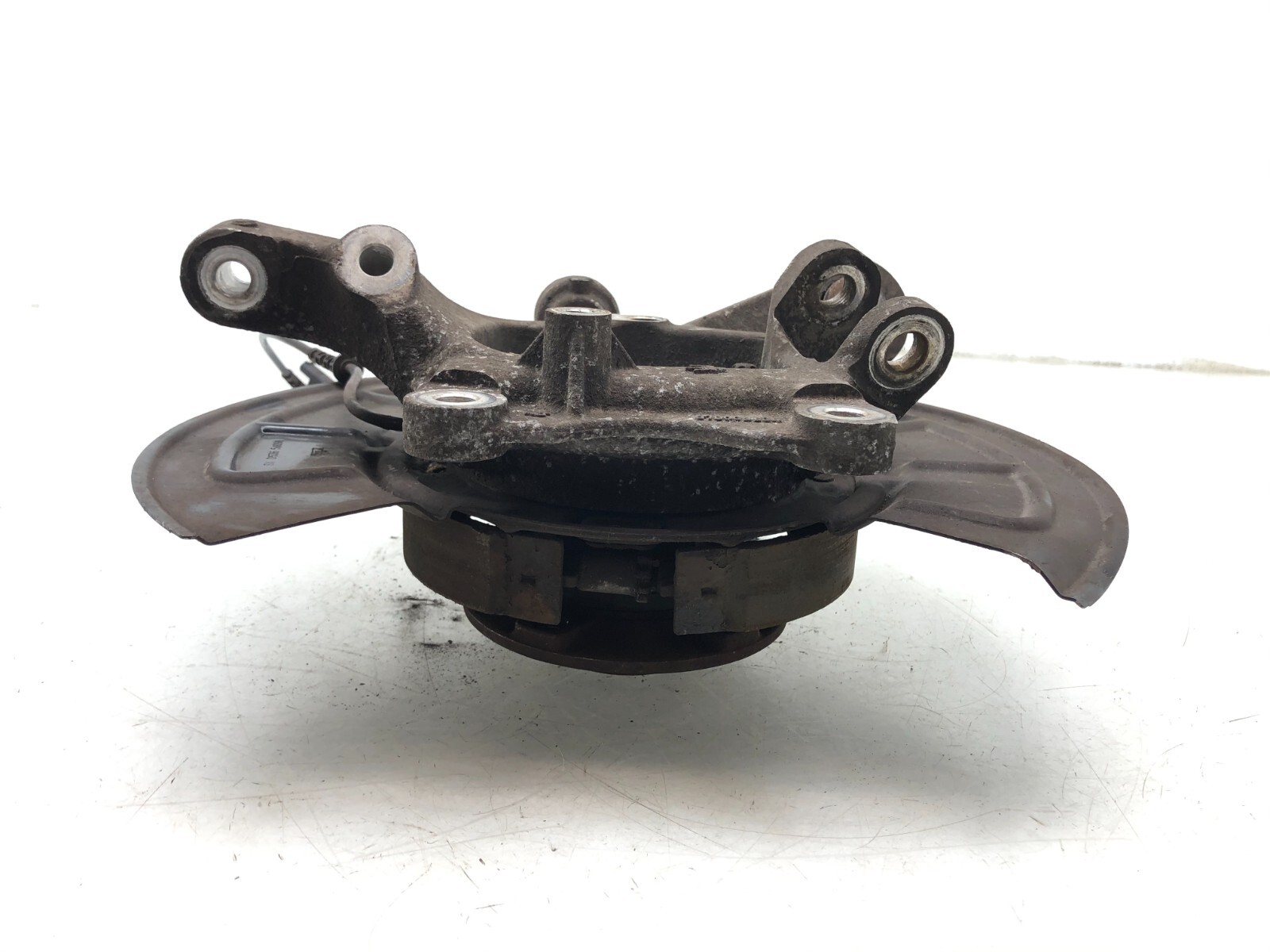 2014-2019 MASERATI GHIBLI AWD LEFT DRIVER REAR SPINDLE KNUCKLE HUB OEM.