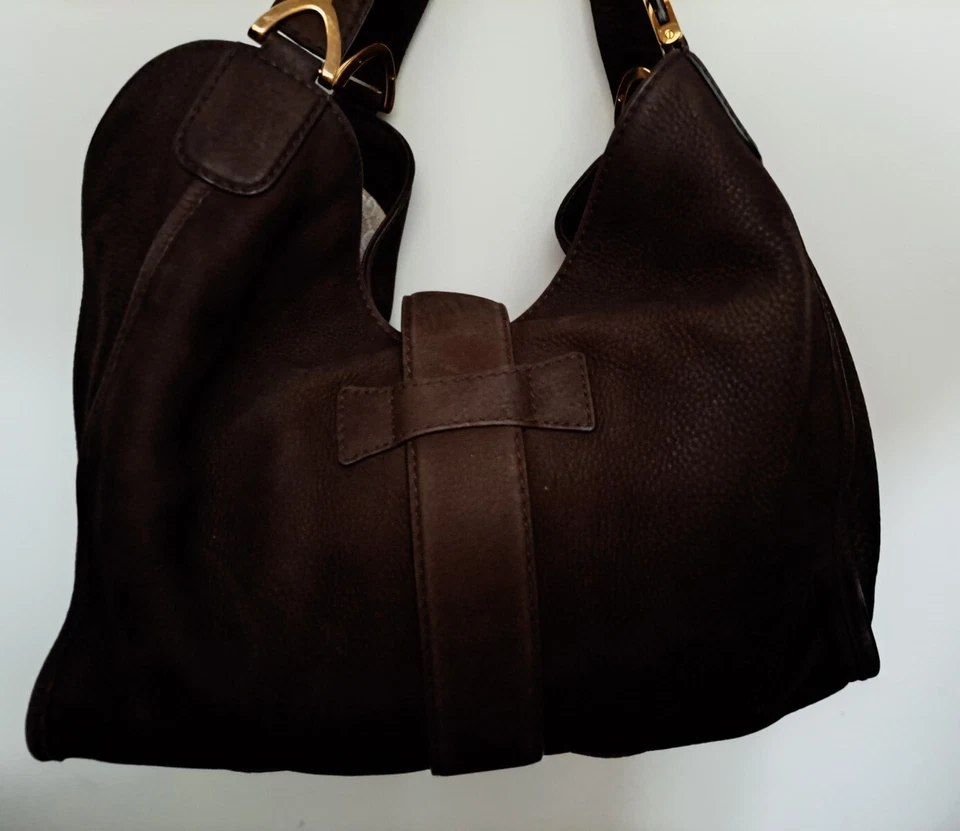 古驰流浪汉柔软棕色麂皮绒马镫翻盖闭合手提包 — 第 2/4 张图片