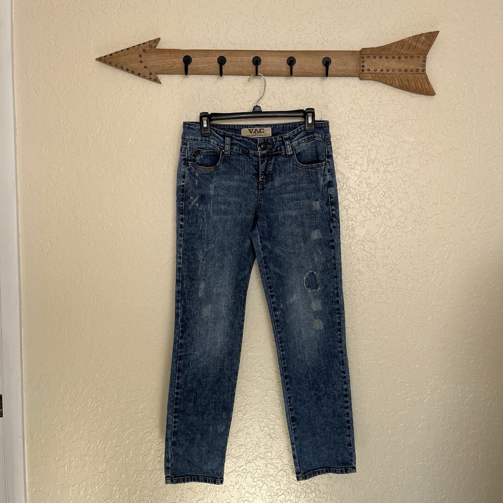 Nine West Distressed Boyfriend Jeans Straight Leg Size 4 Medium Wash with Studs